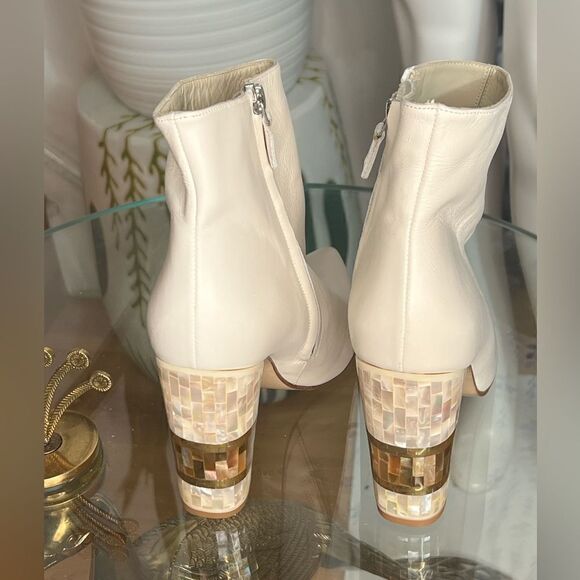 FREYA ROSE
LONDON  - Picture 10 of 14